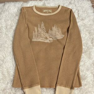 Yellow American Eagle long sleeve with ski decal on